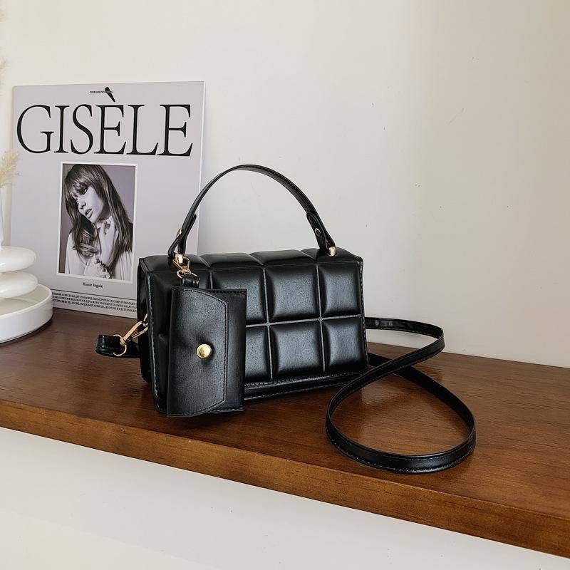 Yogodlns Spirng neue Klappe Quadratische Tasche Für Frauen PU Leder Schulter Messenger Tasche Textur Umhängetasche Einfache Einfarbige Handtasche 20*7*12cm schwarz von Joom DACH