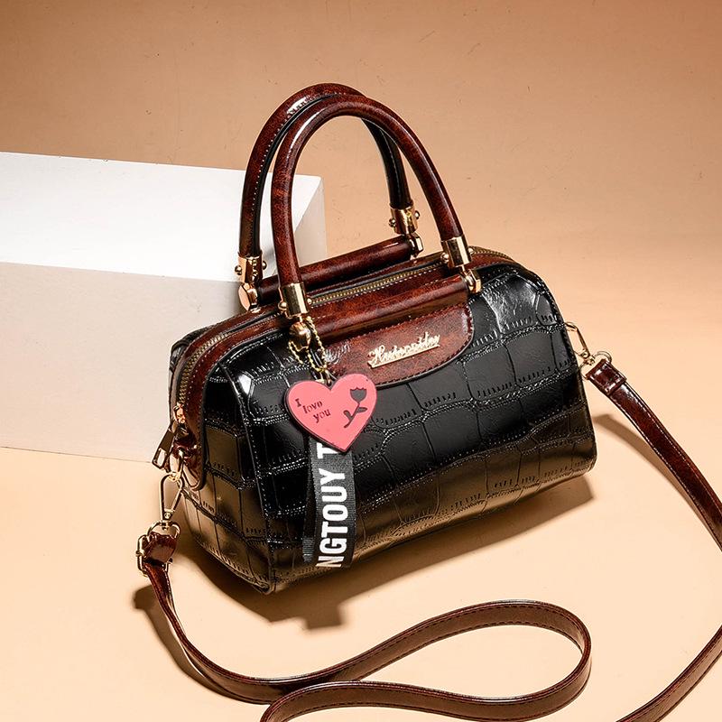 Yogodlns Umhängetaschen aus PU-Leder für Damen, Umhängetasche mit Herzanhänger 24*14*15cm schwarz von Joom DACH