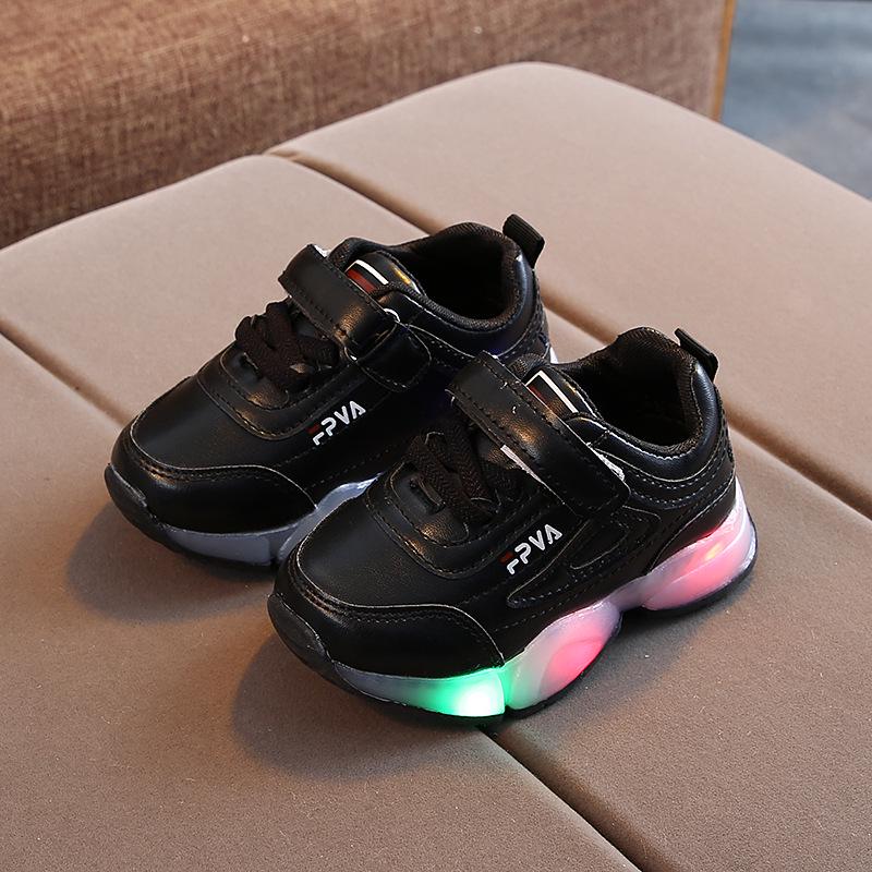 ZapatillasLED Kind Leucht Schuh Frühling Herbst Neue Junge Sport Schuh Mädchen Casual Schuhe Beleuchtet Kind Schuhe Kind Turnschuhe Tenis 21-insole13cm schwarz von Joom DACH