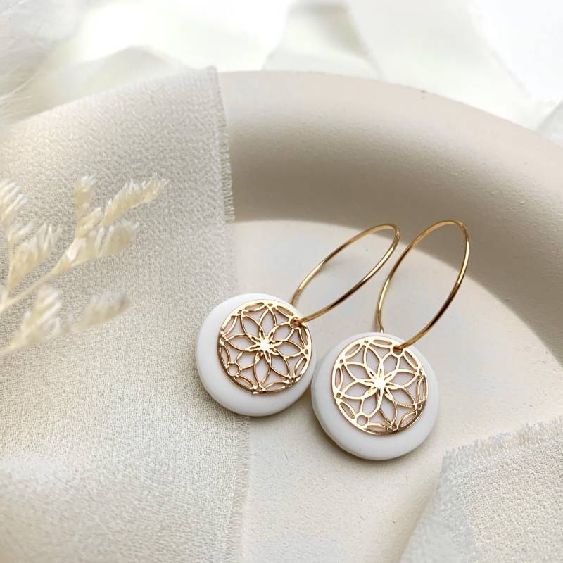 Ohrringe Aus Polymer Clay | Creolen Goldene Elemente Florales Muster Ohrringe Aus Polymer Clay | Creolen Goldene Elemente Florales Muster von JoosaliART