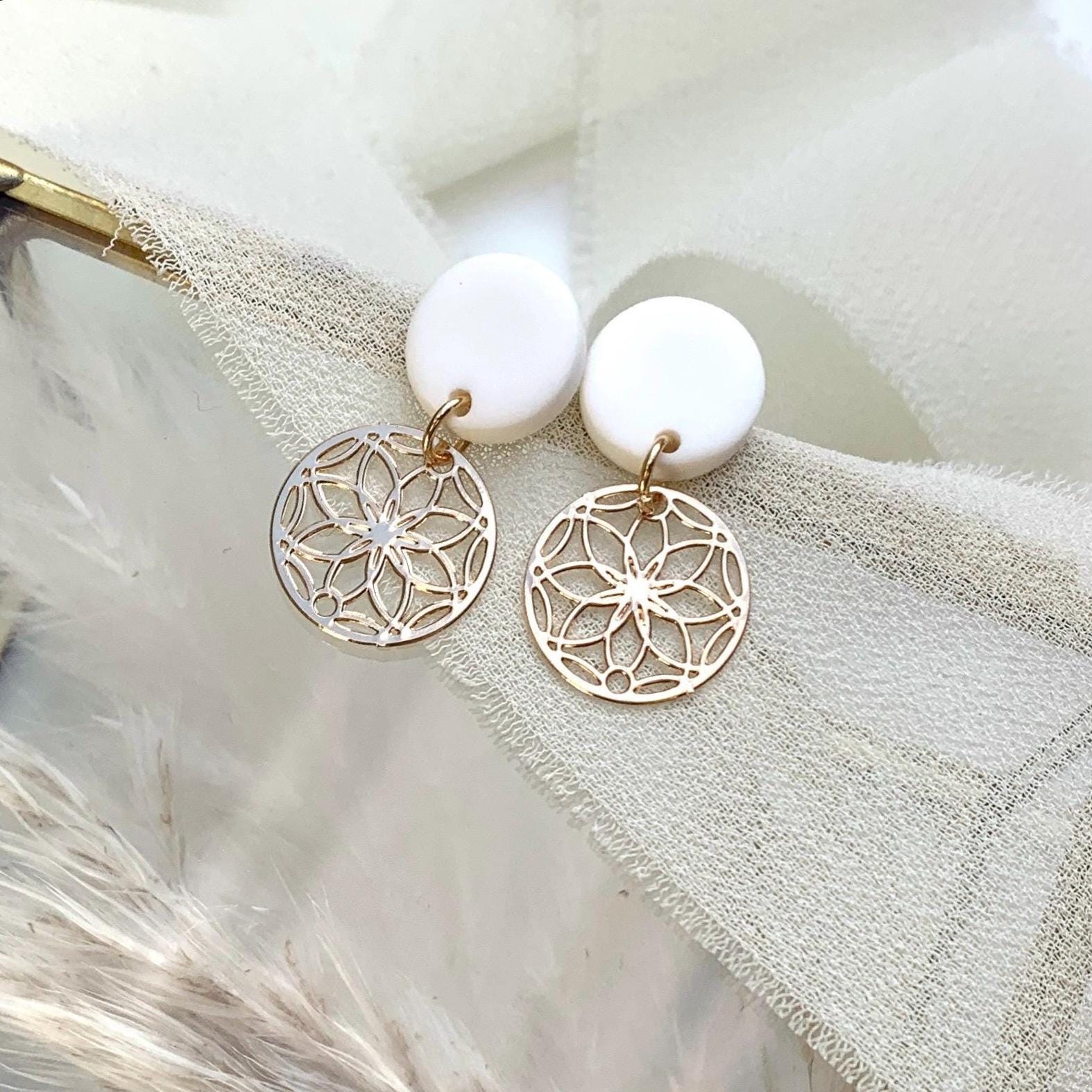Ohrringe Aus Polymer Clay | Goldene Elemente Schlicht & Stilvoll von JoosaliART
