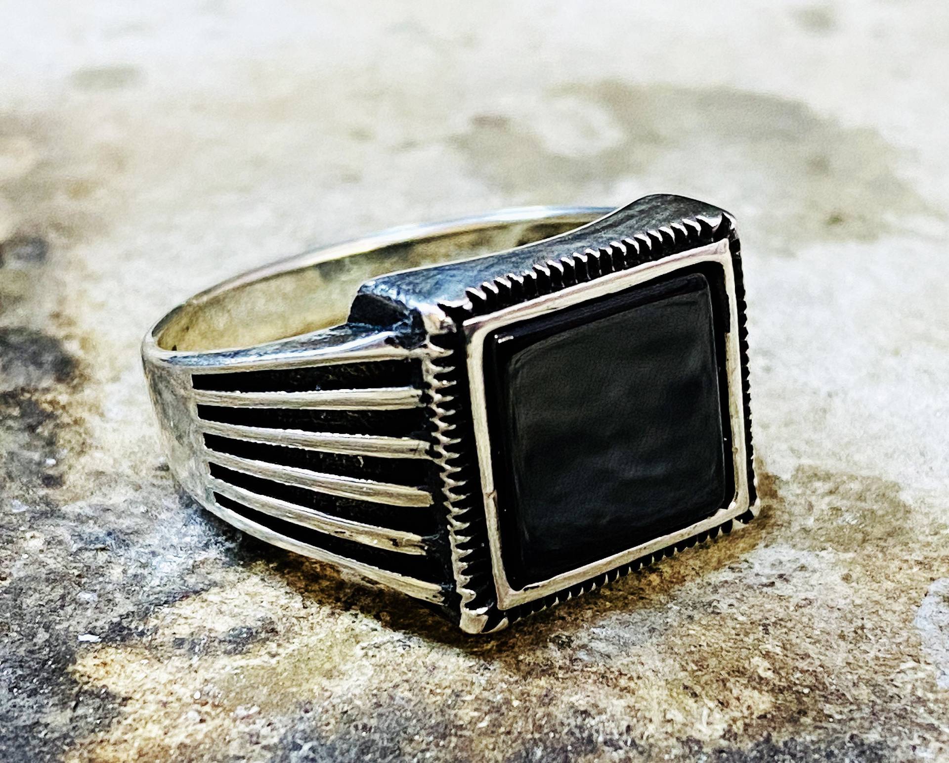 Handgemachter Sterling Silber Herren Ring Mit Schwarzem Viereck Stein, Schwarzer Stein Ring, Herren 925K Ring, Beschreibung Ringe von Joosefjewelry