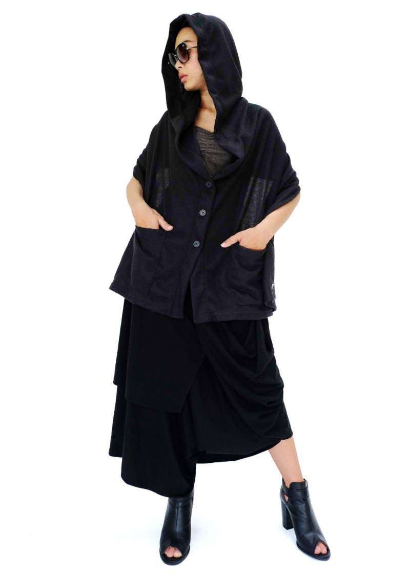 No.128 Damen Kapuzenweste, Tasten Vorne Schal, Kapuze, Wandelbarer Kapuzenschal Mit Taschen in Schwarz von JoozieCotton