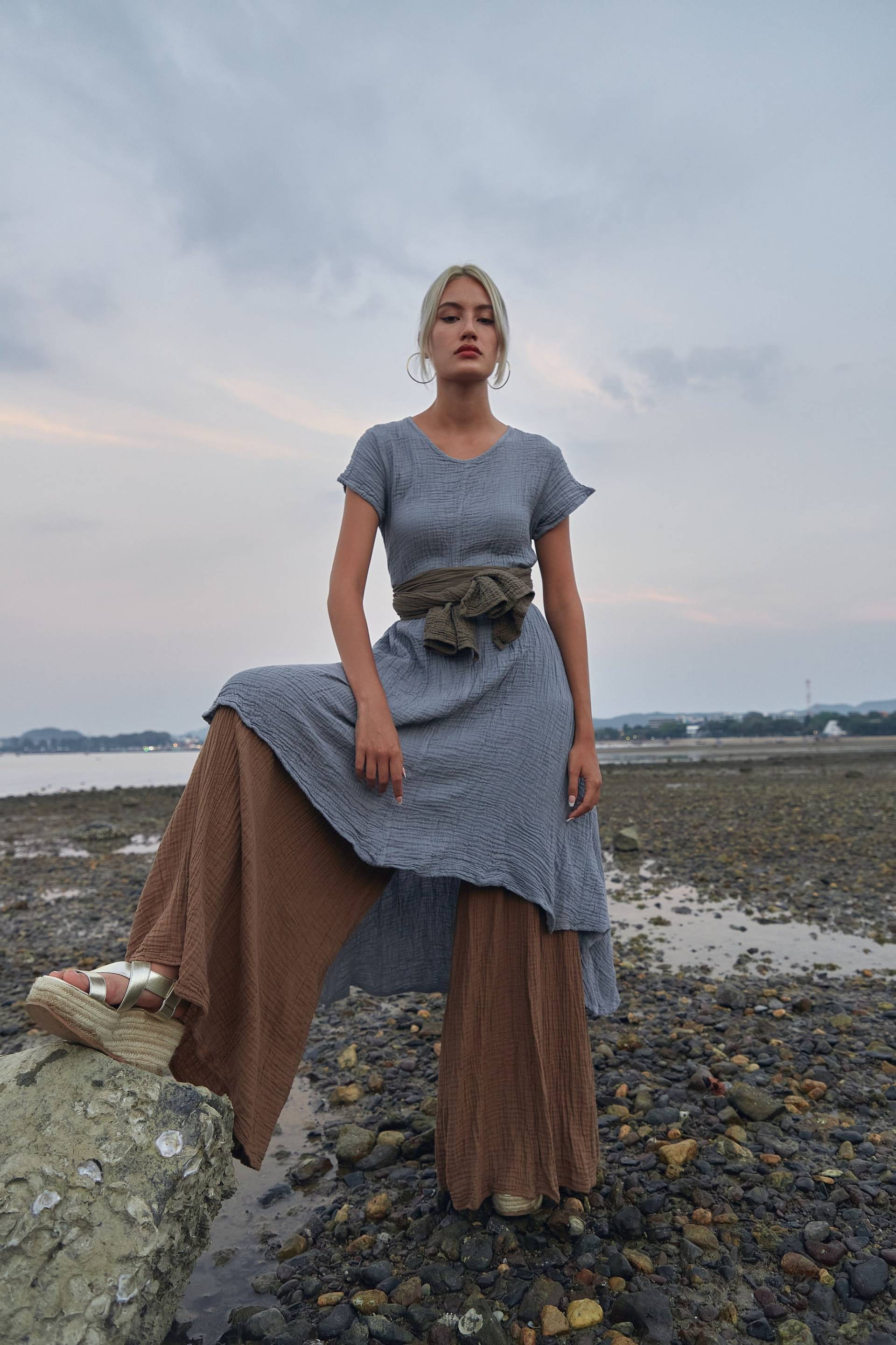 No.157 Frauen Baumwoll - Kleid Hauchdünn U-Boot-Ausschnitt, Kurze Ärmel von JoozieCotton