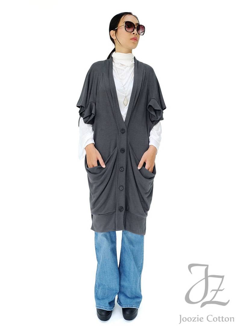 No.177 Damen Doppelärmelige Lange Weste, Strickjacke Mit Knopfleiste in Grau von JoozieCotton