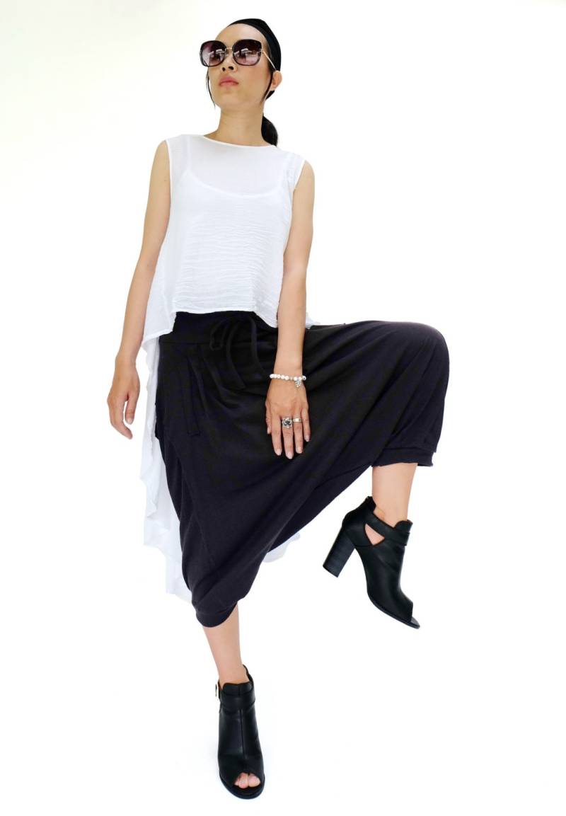 No.184 Damen Plissé Haremshose Mit Tiefem Schritt, Haremshose, Lässige Haremsshorts in Schwarz von JoozieCotton