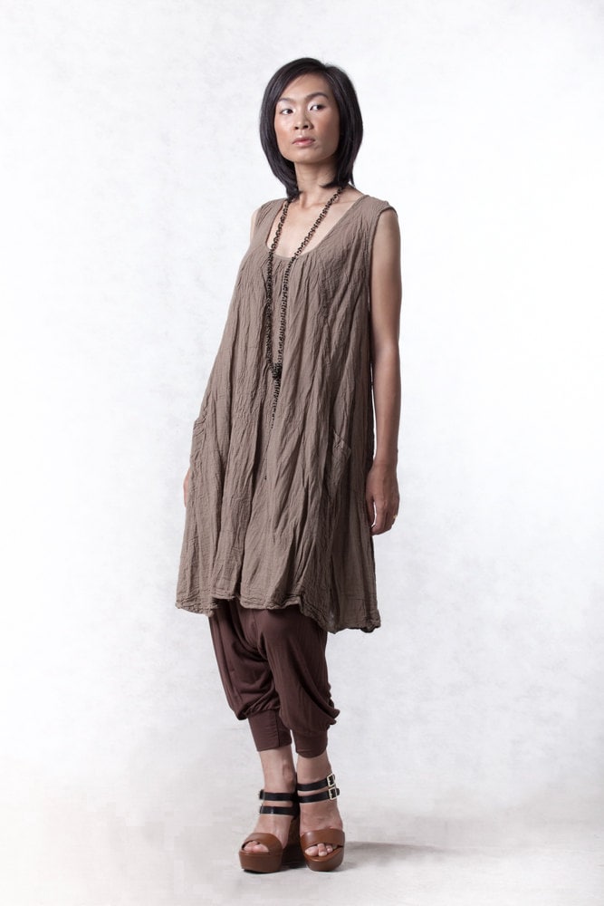 No.19 Ärmelloses Gefaltetes Front-A-Linien-Tunika-Oberteil Für Frauen, Naturfaser-Flexible Baumwolle Beiläufiges Lockeres Tunika-Kleid in Khaki von JoozieCotton