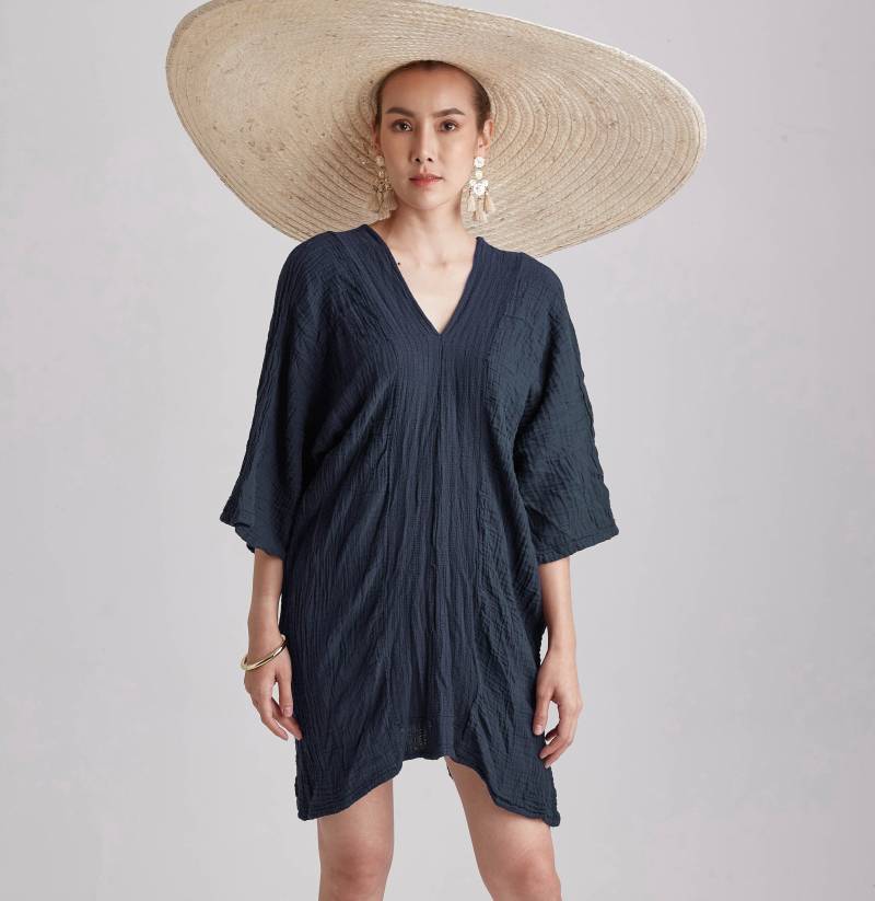 No.238 Kaftan Für Frauen Mit Drei Vierteln Vertikal Gestreiftem Detail V-Ausschnitt, Cover Up Kaftan, Naturfaser Flexibles Baumwollkleid in Blau von JoozieCotton