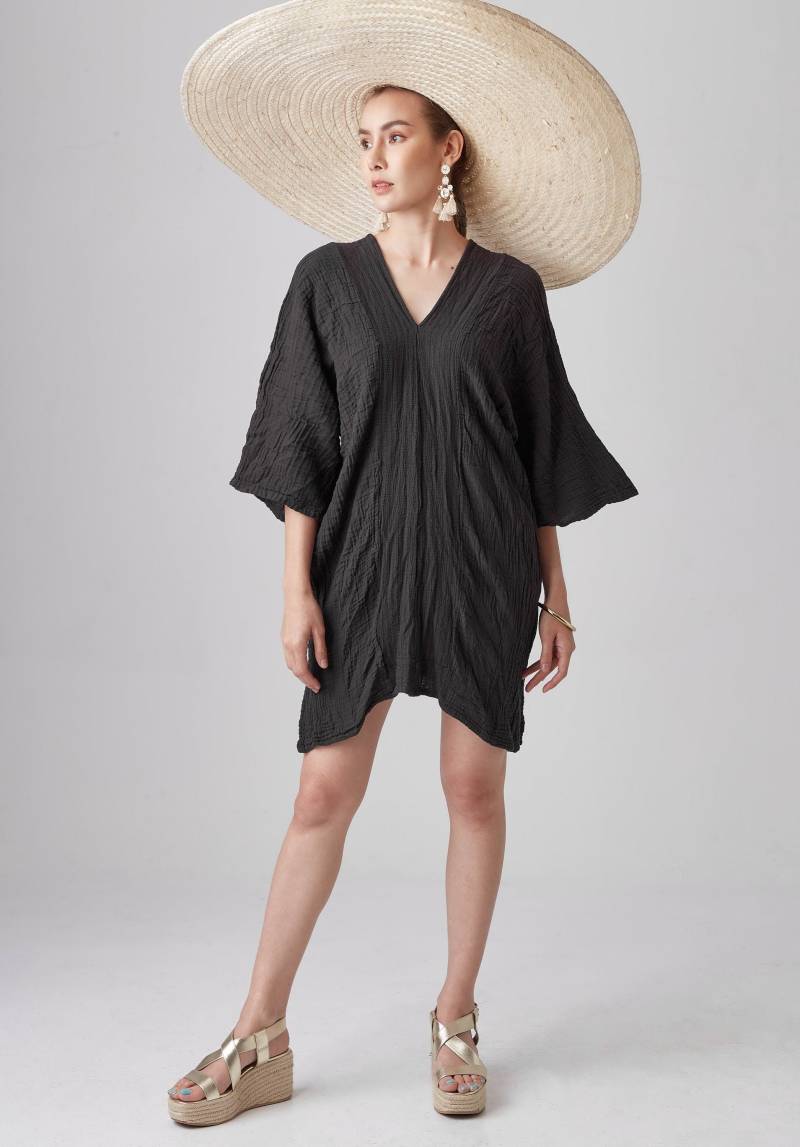 No.238 Kaftan Kleid Mit Drei Vierteln, Vertikal Gestreiftem Detail Und V-Ausschnitt, Tunika Für Frauen in Schwarz von JoozieCotton