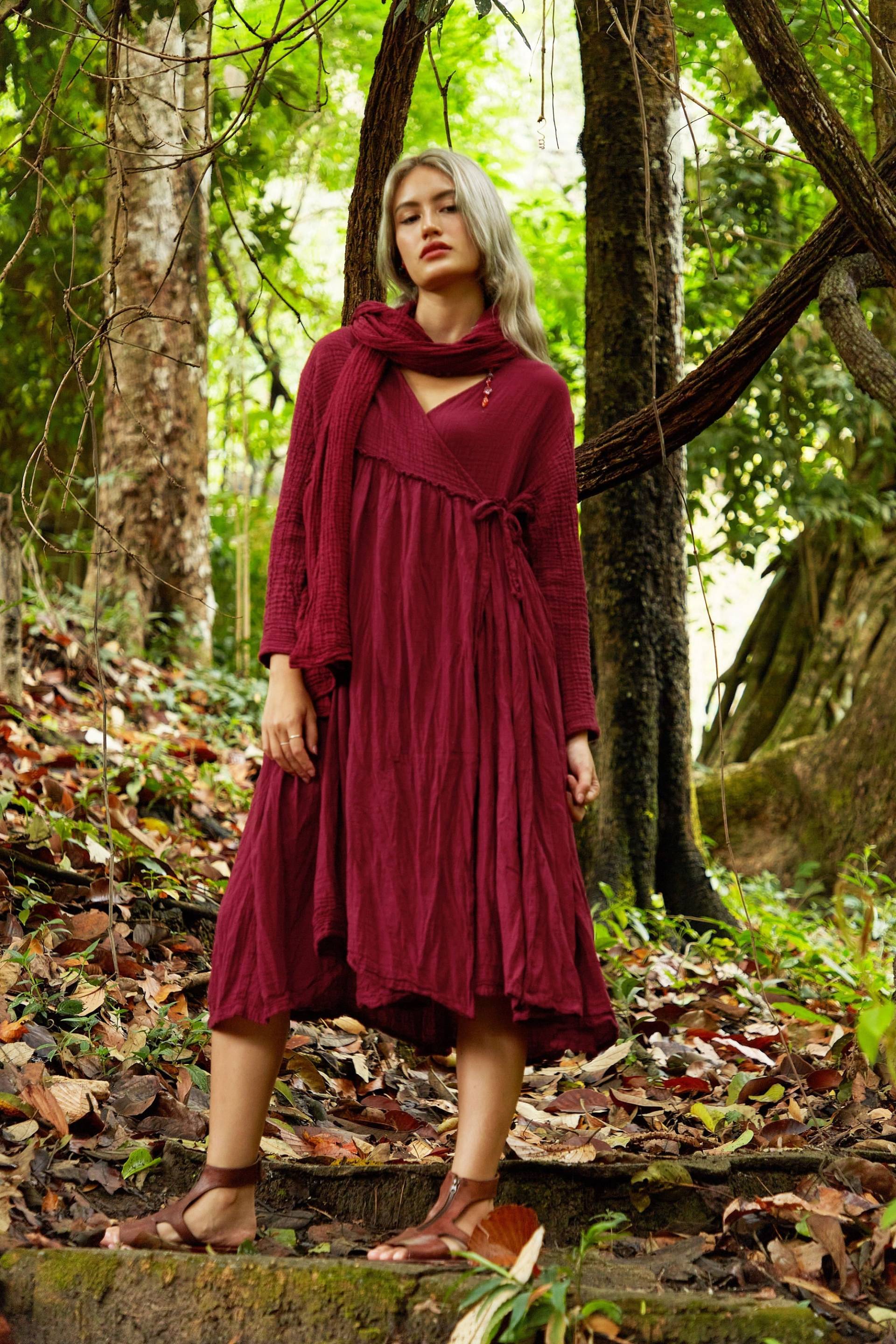 No.251 Langarm Wickelkleid, Lässiges Sommerkleid, Naturfaser Flexible Baumwolle Lange Strickjacke in Rot von JoozieCotton