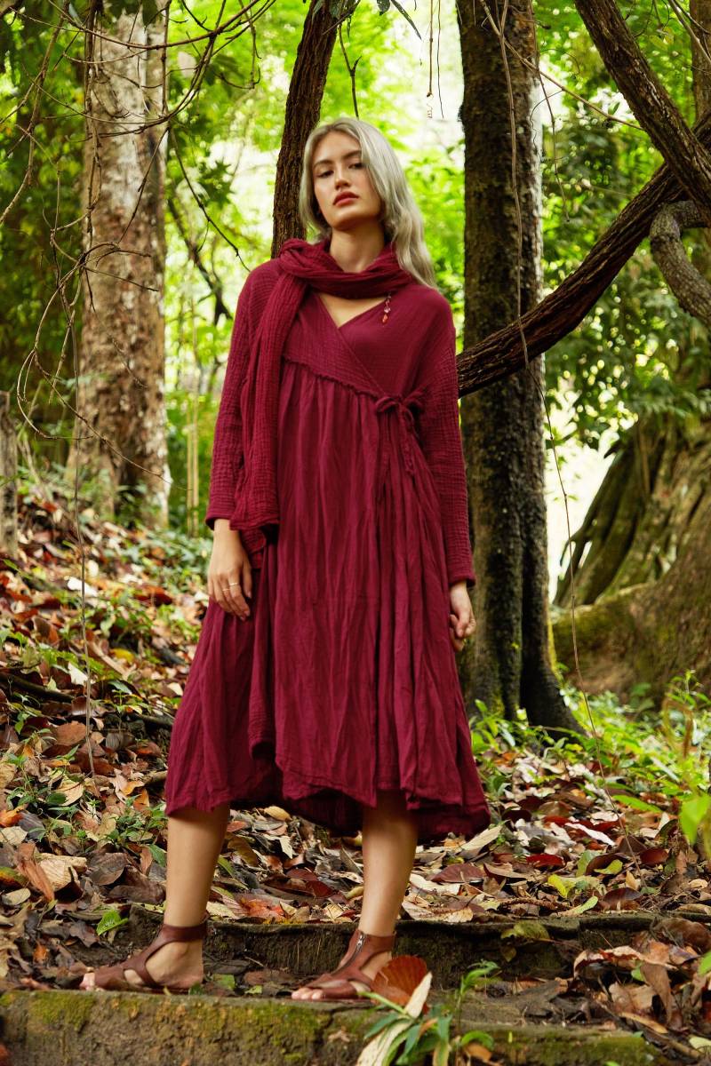 No.251 Langarm Wickelkleid, Lässiges Sommerkleid, Naturfaser Flexible Baumwolle Lange Strickjacke in Rot von JoozieCotton