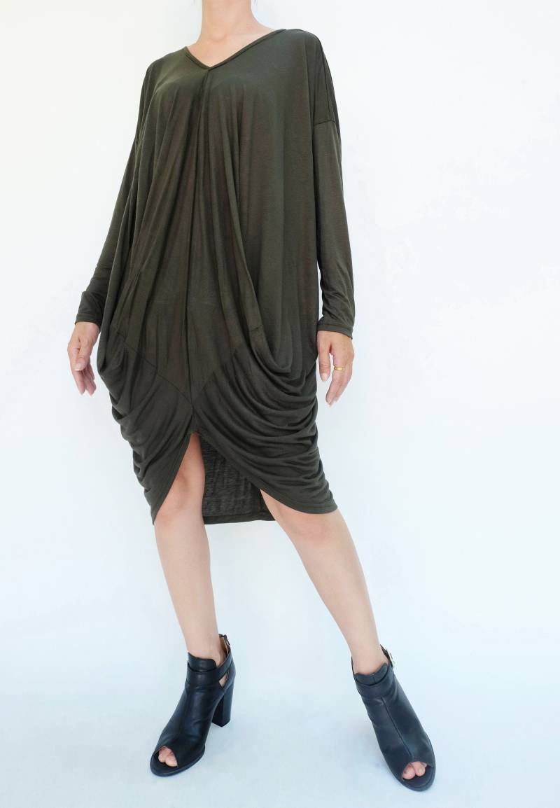 No.259 Damen Langarm Drape Front Kleid, Lockeres Freizeitkleid in Olive von JoozieCotton