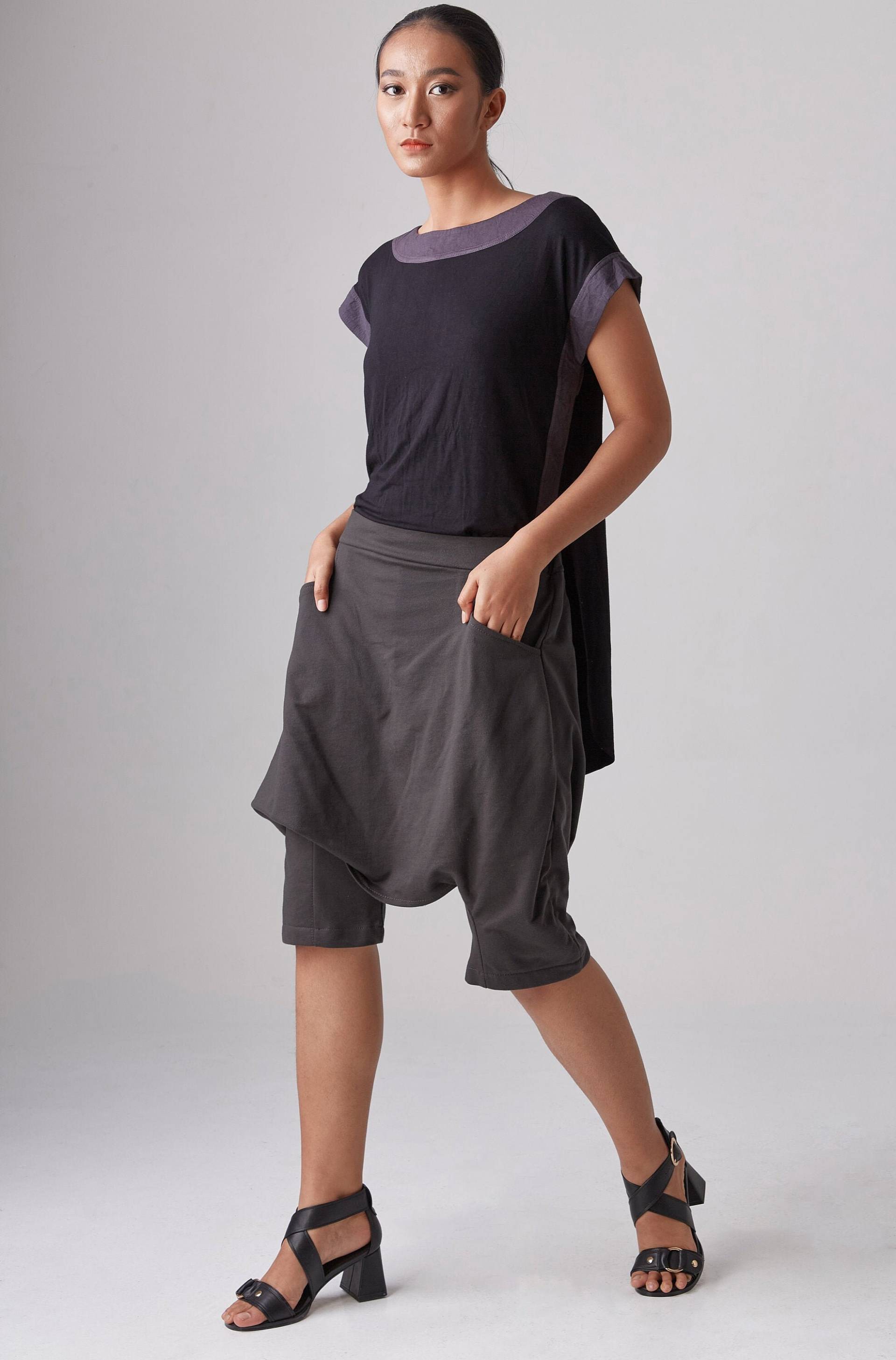 No.264 Frauen Lässige Shorts Mit Tiefem Schritt, Sommer Streetwear Hose, Haremsshorts in Charcoal von JoozieCotton
