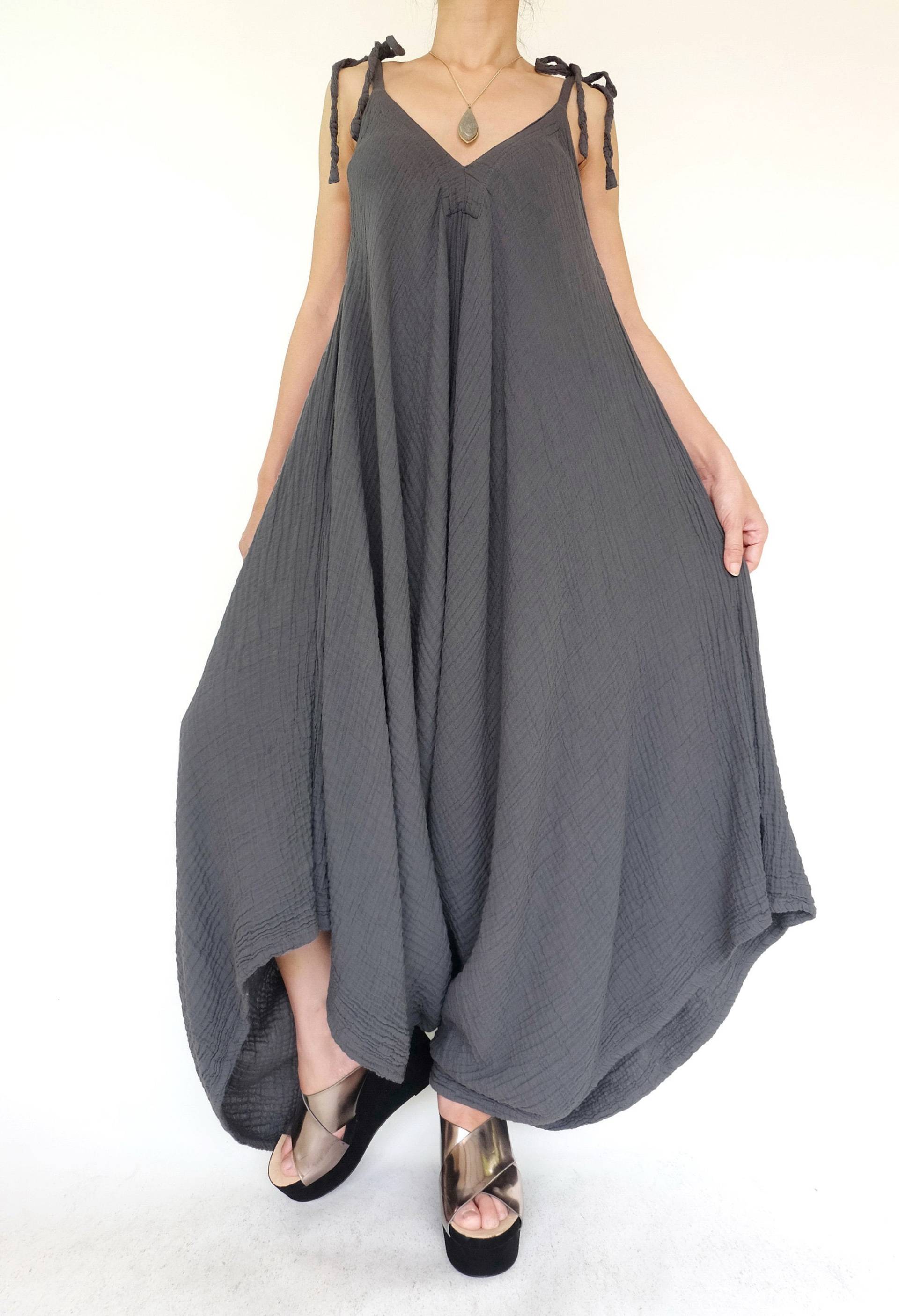 No.275 Damen Lagenlook Strampler Mit Weitem Bein, Lässiger Harem Overall, Aus Naturfaser Flexibler Baumwolle in Blau-Grau von JoozieCotton