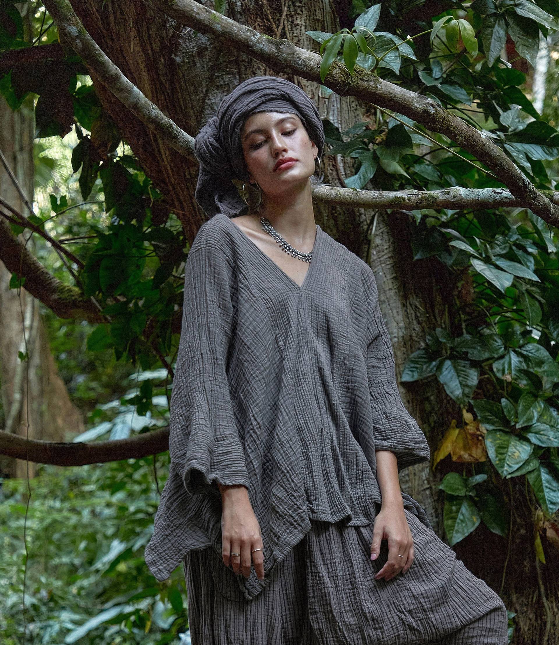 No.276 Frauen Kaftan Top Mit V-Ausschnitt, Lockeres Lässiges Sommer Top, Naturfaser Flexible Baumwolle Bademode in Bläulich Grau von JoozieCotton