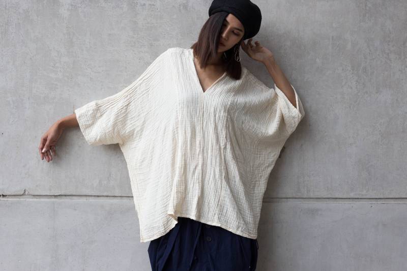 No.276 Frauen Kaftan Top Mit V-Ausschnitt, Lockeres Lässiges Sommer Top, Naturfaser Flexible Baumwolle Bademode in Creme von JoozieCotton