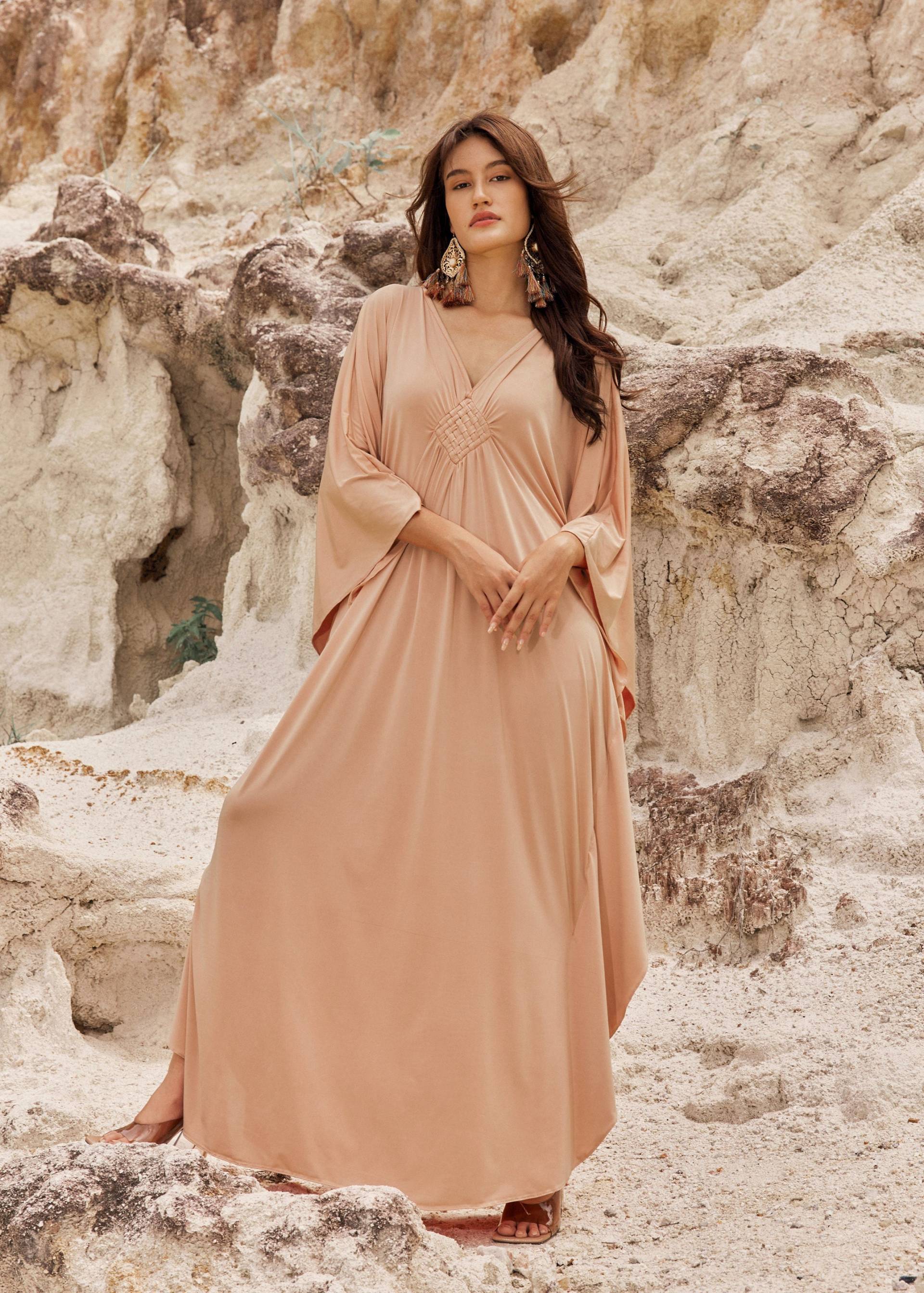 No.281 Damen Kaftan Kleid Mit V-Ausschnitt, Lange Kaftan, Plus Size Kleid, Strandkleidung, in Beige von JoozieCotton