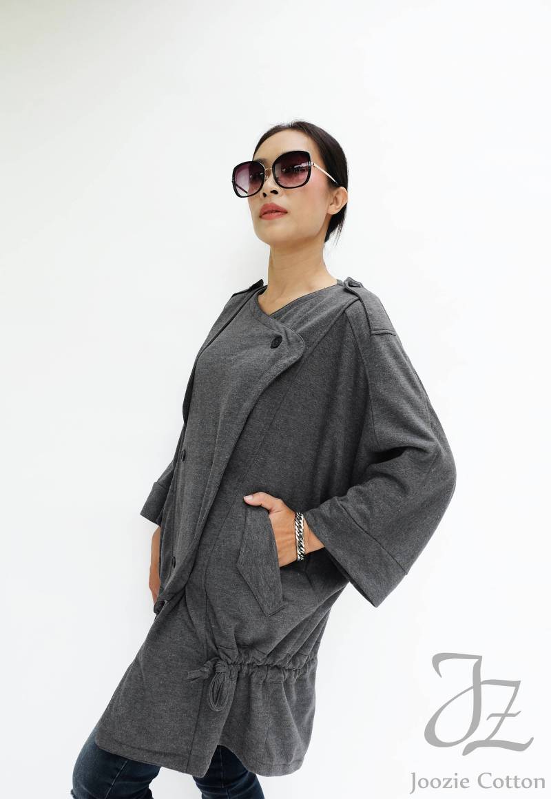 No.78 Damen Jacke Im Military Style, Zweireihig Geknöpft, 3/4 Ärmel in Grau Meliert von JoozieCotton