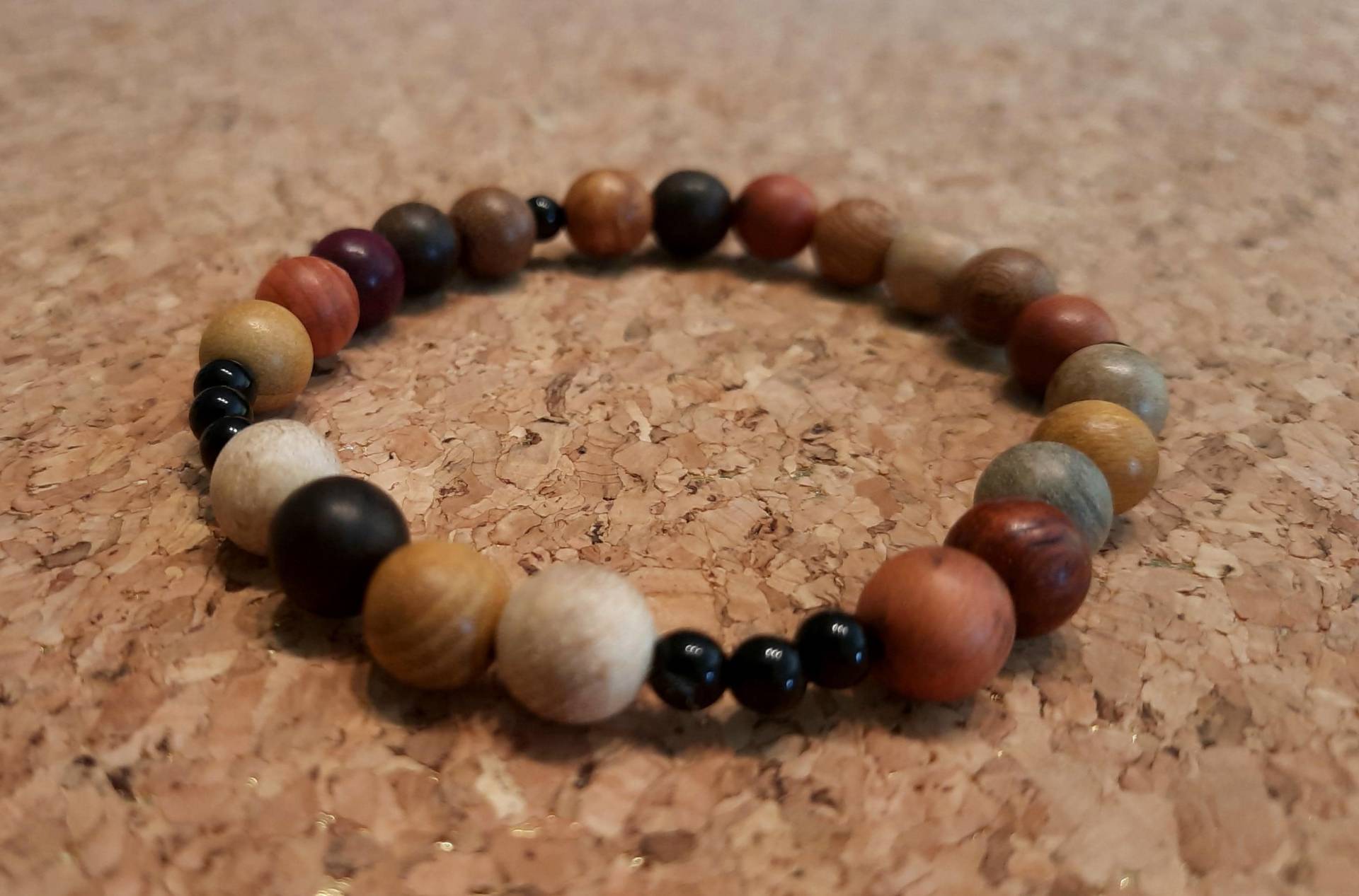 Holzperlenarmband Aus Rosenholz von JorasSchimmerWelt