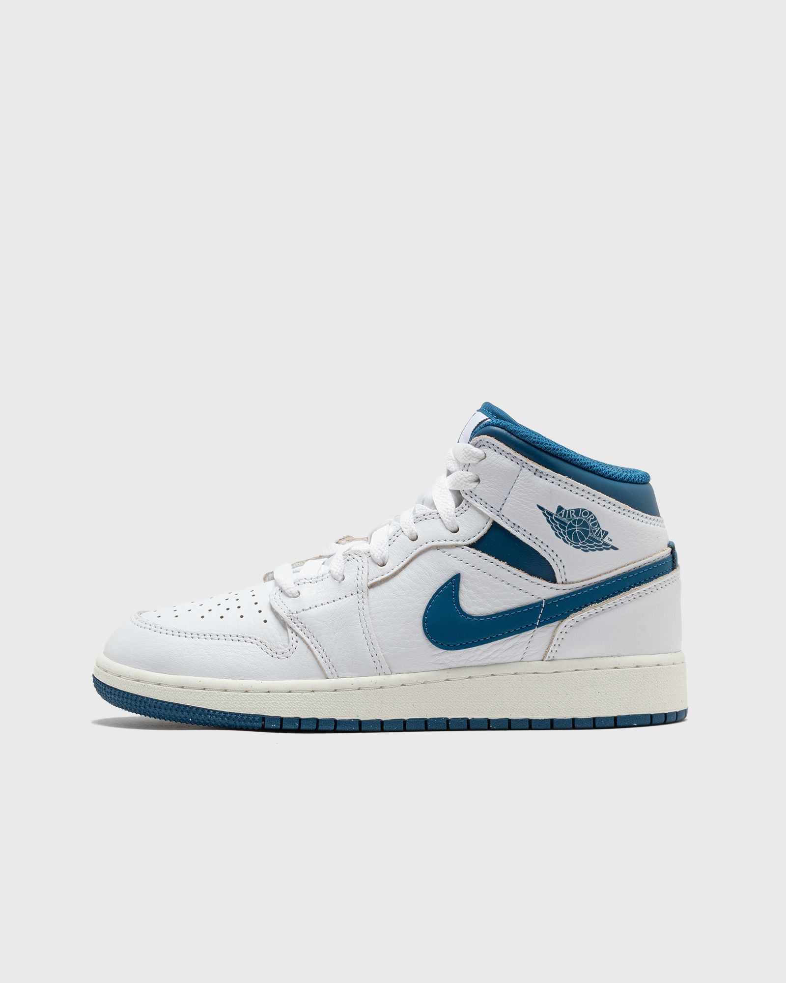 Jordan AIR JORDAN 1 MID SE (GS) women Sneakers|High-& Midtop white in Größe:40 von Jordan