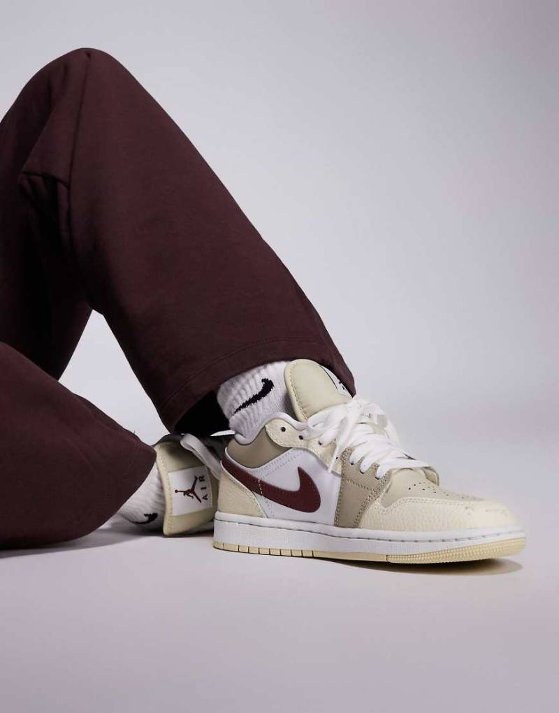 Nike - Air Jordan 1 Low SE - Sneaker in Weiß und Braun von Jordan
