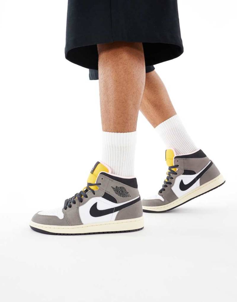 Nike - Air Jordan 1 Mid SE - Sneaker in Wollweiß-Neutral von Jordan