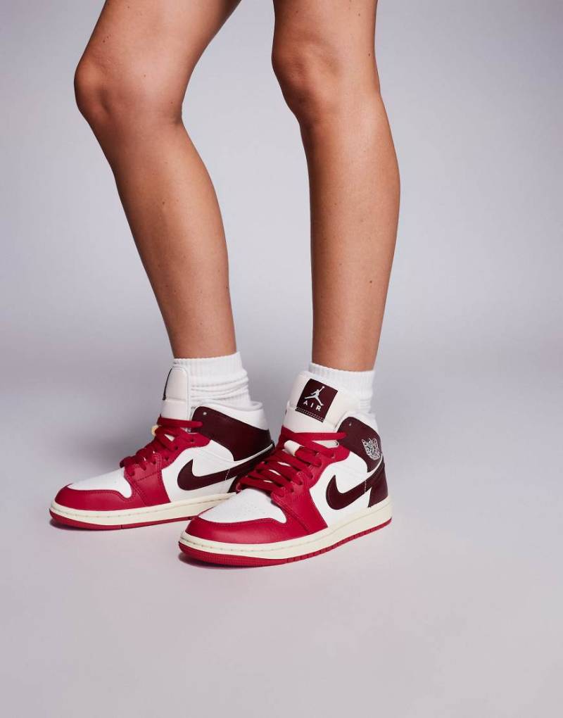 Nike - Air Jordan 1 Mid - Sneaker in Weiß und Rot von Jordan