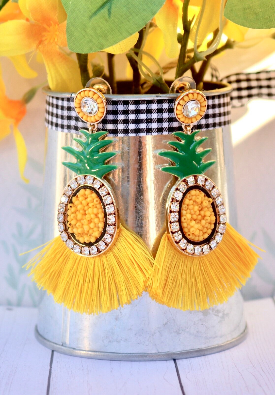 Ananas Quasten Ohrringe/Glasperlen Und Strass Obst Schmuck Sommer Inspiriert Kitschiges Schmuckstück Geschenke Für Sie Gelb Oder Grün von JordynJamesCo