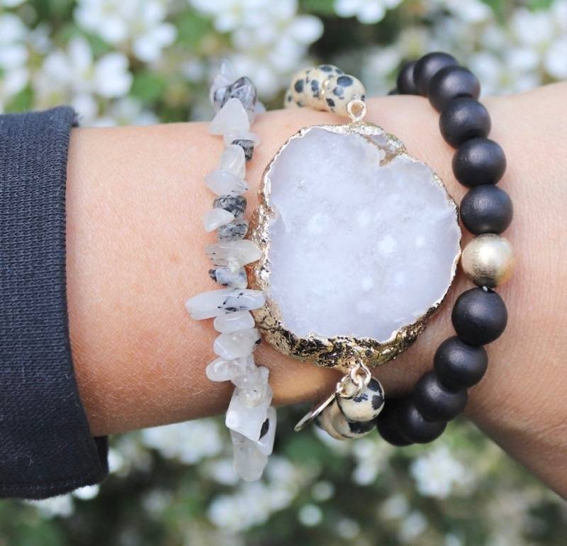 Druzy Armbänder/Perlen Stapelbare Arm Candy Howlite Holz Perle Stapel Stretch Armband Bar Geschenke Für Sie Wählen Ein Farbschema von JordynJamesCo