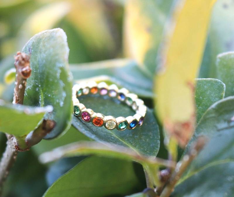 Gold Und Regenbogen Stapelbare Ringe Mit Strasssteinen/Größe 6 Oder 7 Rund Trendy Schmuck Geschenke Her Mehrfarbig Klein Groß von JordynJamesCo