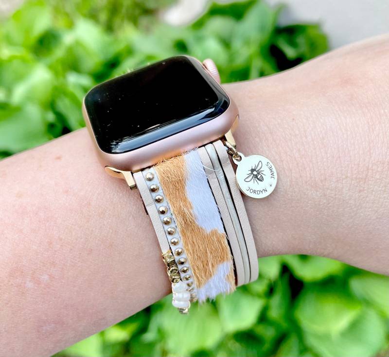 Kuh Uhrenband/Kompatibel Mit Apfel 38mm 40mm 41mm Animal Print Kuhfell Süßwasserperle One Size Smart Watch Magnetisch von JordynJamesCo
