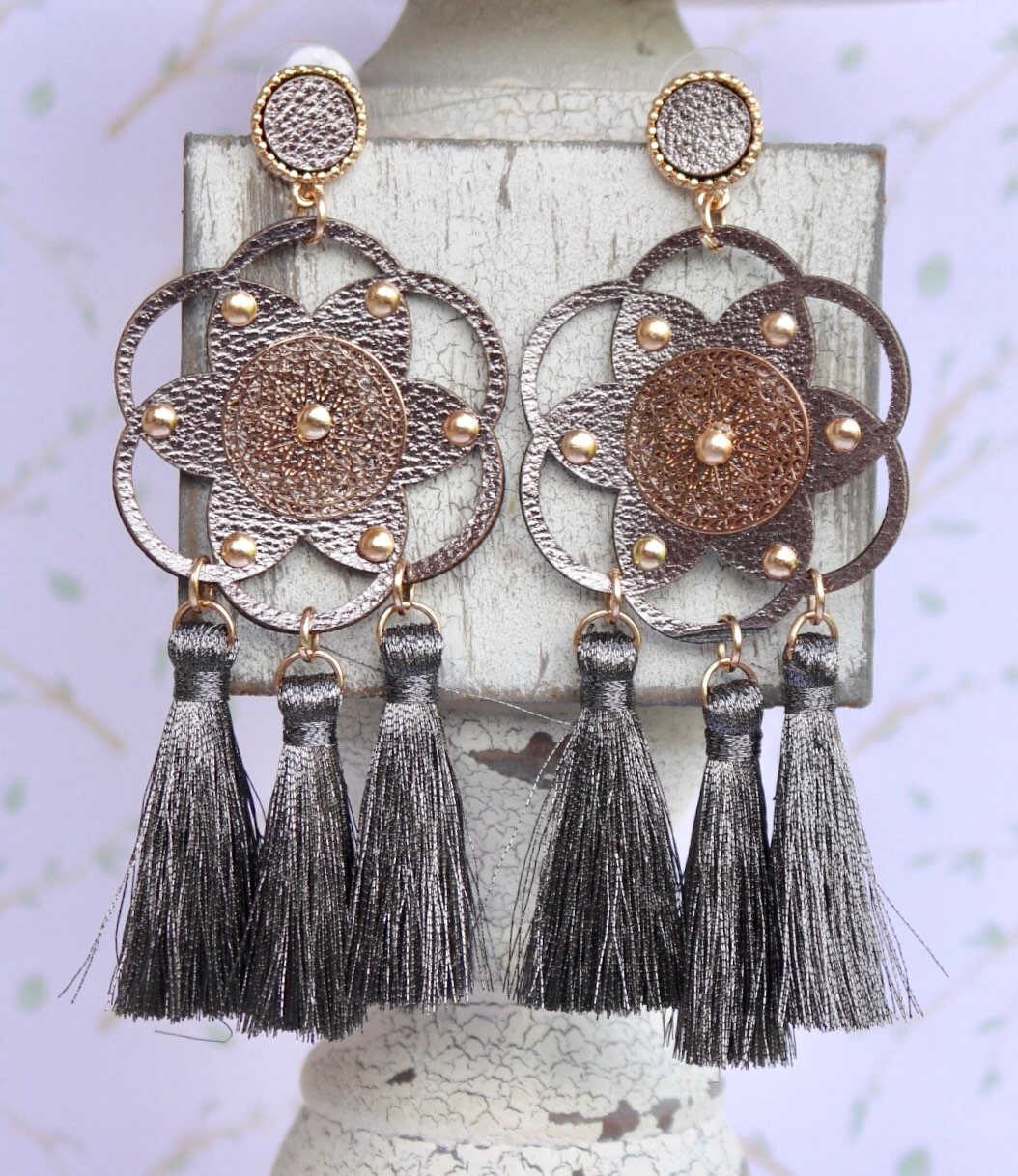 Quasten Ohrringe Mit Kunstleder/Boho Chic Statement Bleifrei Farbe Wählen Gold Hardware/ Hippie von JordynJamesCo