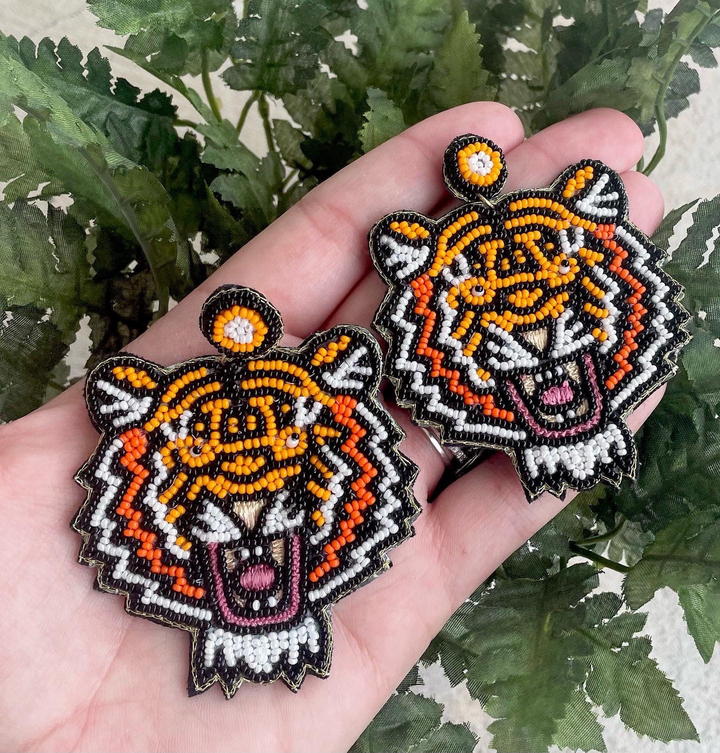 Tiger Gesicht Samen Perlen Ohrringe/Auburn Tigers Spieltag Bekleidung Schmuck Stadion Team Spirit Go Tiger Gesicht Samen Perlen Ohrringe/Auburn Tigers Spieltag Bekleidung Schmuck Stadion Team Spirit Go von JordynJamesCo