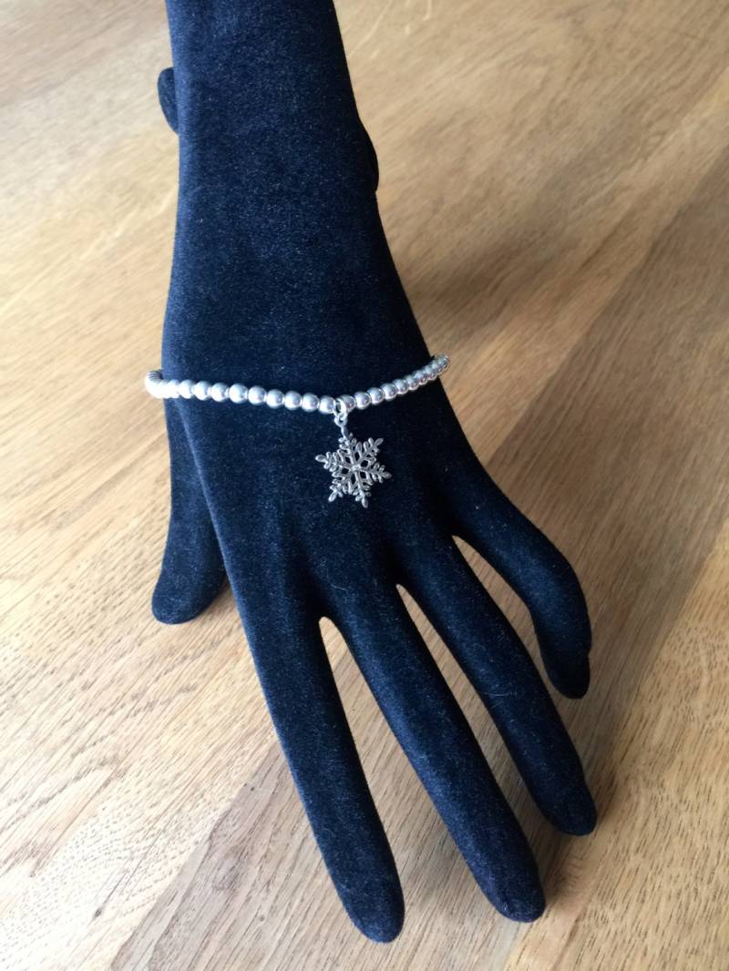 sterlingsilber Medium Bead Armband Mit Charm Schneeflocke sterlingsilber Medium Bead Armband Mit Charm Schneeflocke von JorjaJewels