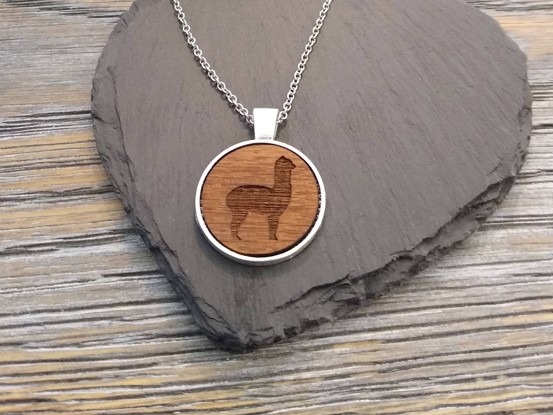 Alpaka Halskette, Holz Anhänger, 5 Jahre Jahrestag Hochzeitsgeschenk, Geschenk Für Sie von JorvikWood