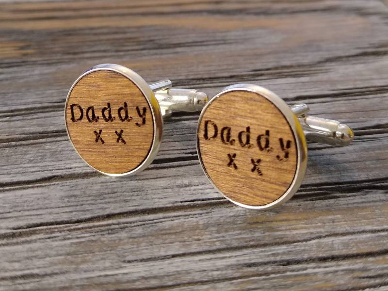 Daddy Manschettenknöpfe, Gravierte Kleine Handgemachte Geburtstagsgeschenkidee Aus Holz Mit Box, Geschenk Zum 5. Hochzeitstag, Vatertag von JorvikWood