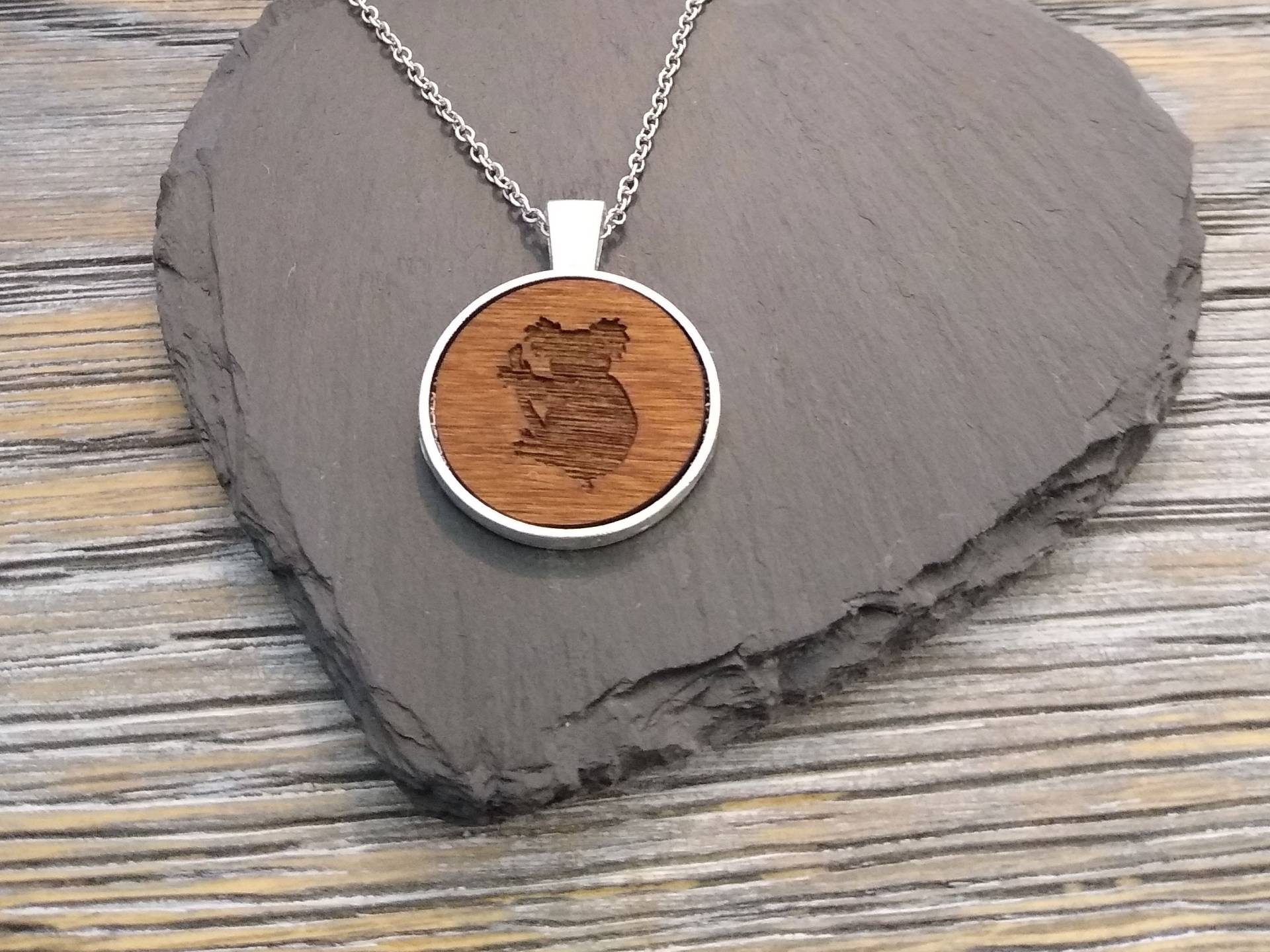 Koala Halskette, Holz Anhänger, 5 Jahre Jahrestag Hochzeitsgeschenk, Geschenk Für Sie von JorvikWood