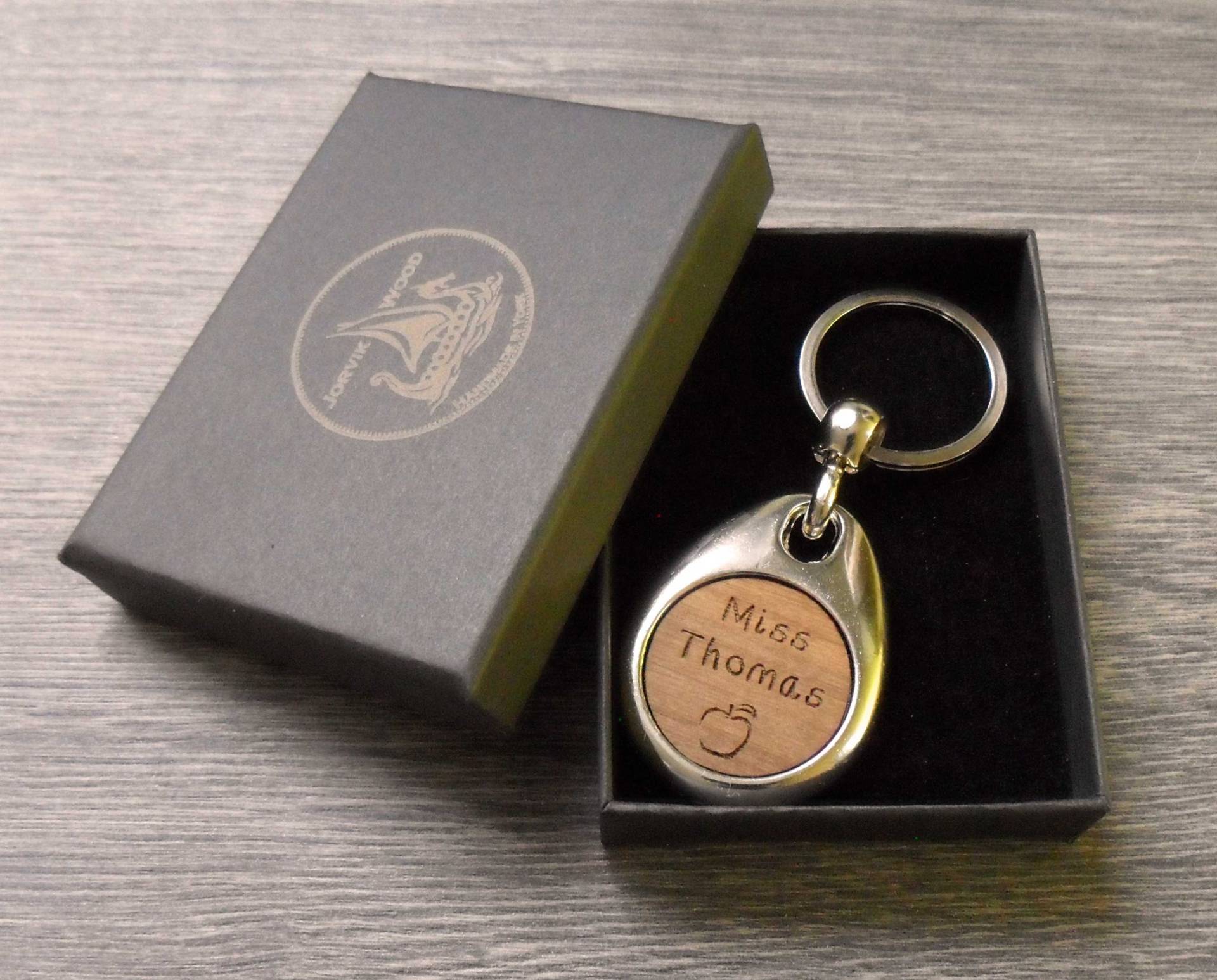 Personalisierte Lehrer Name Schlüsselanhänger, Geschenk Zum Ende Des Semesters, Individuell Gravierter Schlüsselanhänger von JorvikWood