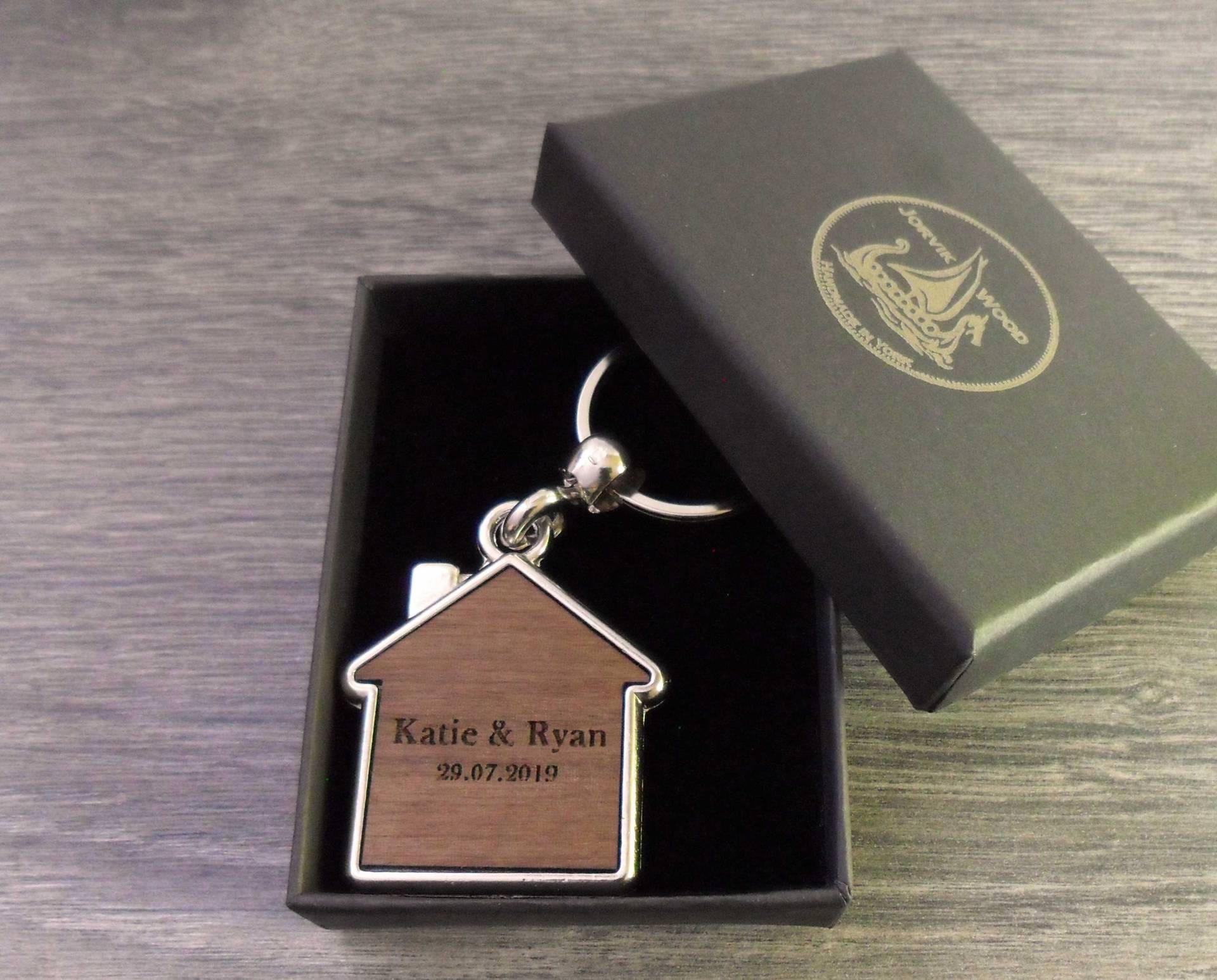 Personalisierte Namen & Datum Design Schlüsselring, Benutzerdefinierte Schlüsselbund, Einweihungsparty Neues Zuhause Geschenk von JorvikWood