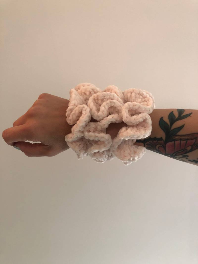 Häkel-Scrunchie von Josaphenepaige