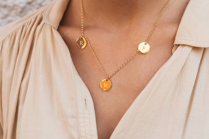 Familienkette Vergoldet Buchstaben Gravur Kette Initial Halskette Münzkette Familienschmuck Münzen von Josemma