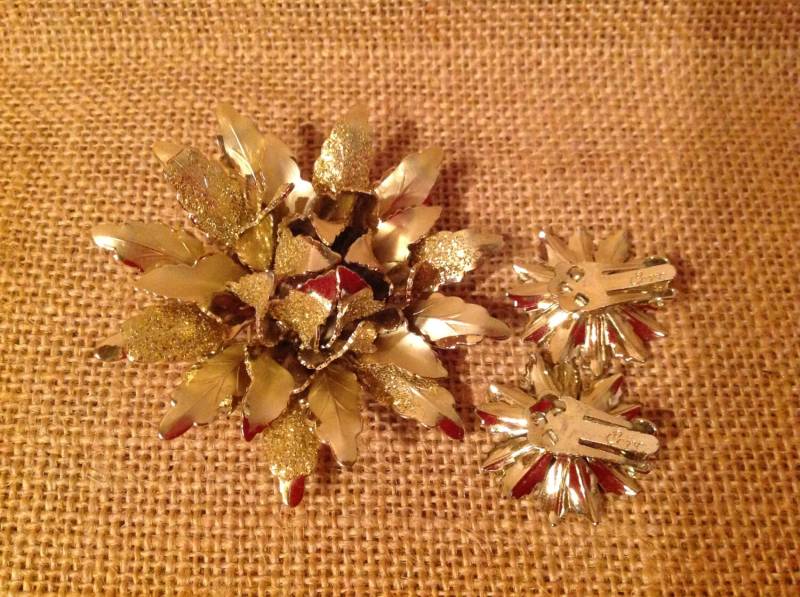 Vintage Gold Blumen Coro Brosche Und Clip-On Ohrringe Set 1950Er Jahre von Josephinewardrobe