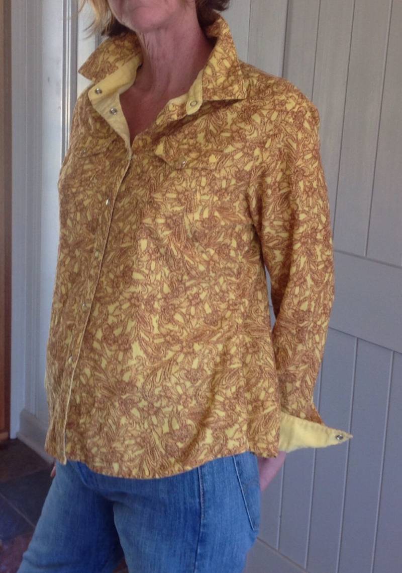 Wrangler Gelb Und Braun Print Feincord Shirt Mit Perlen Druckknöpfen Größe Medium von Josephinewardrobe