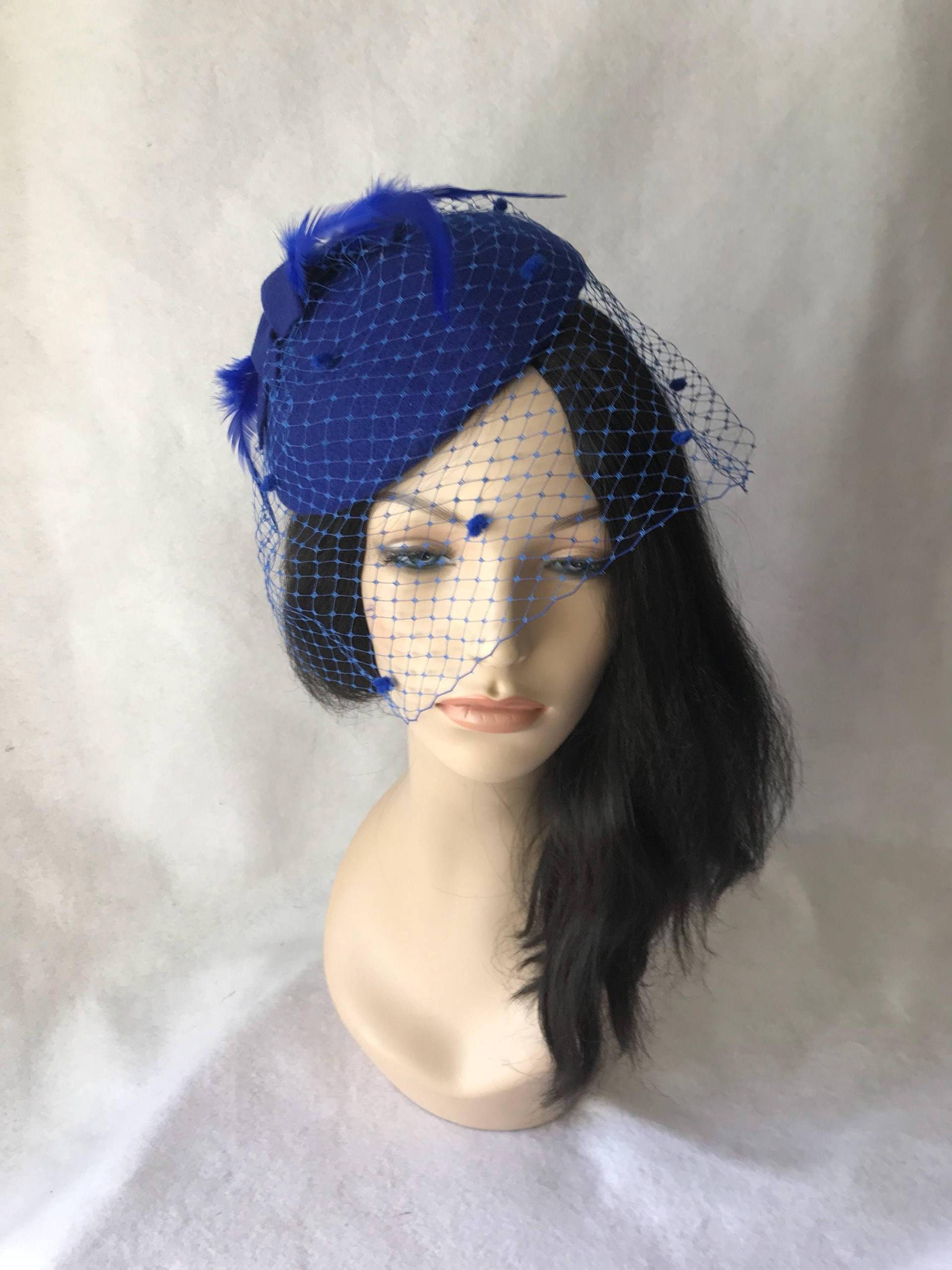 Royal Blau Fascinator Hut Mit Gepunktetem Schleier, Blauer Filz Hut, Hochzeit Fascinator, Pillbox Damen Kirchenhut, Tea Party, Kobaltblau Royal Blau Fascinator Hut Mit Gepunktetem Schleier, Blauer Filz Hut, Hochzeit Fascinator, Pillbox Damen Kirchenhut, Tea Party, Kobaltblau von JosieTuckerMillinery