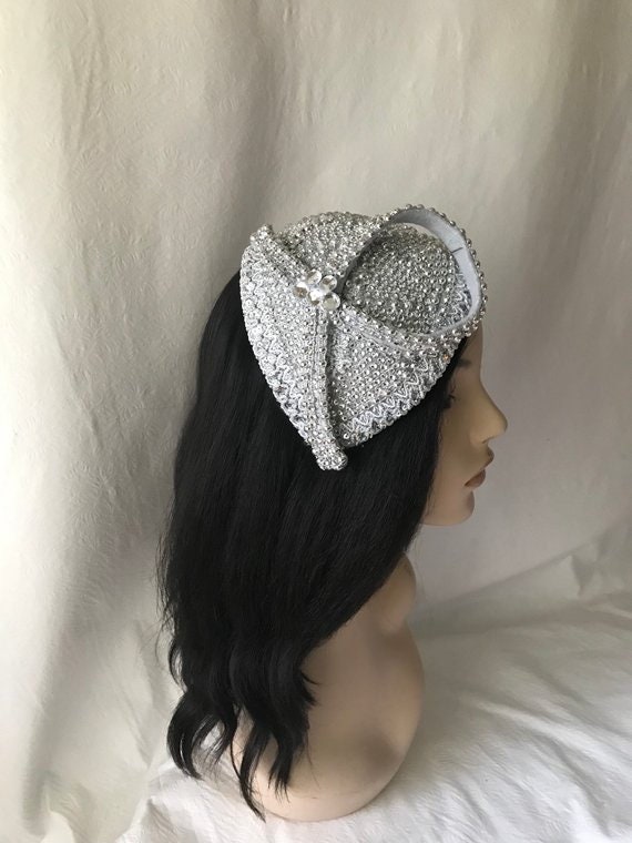 Silberner Kirchen Fascinator Hut Vintage Stil 1950Er - 1960Er Halbhut Julia Kappe Kirchenhut Silberhochzeitshut Mutter Der Braut Silberner Kirchen Fascinator Hut Vintage Stil 1950Er - 1960Er Halbhut Julia Kappe Kirchenhut Silberhochzeitshut Mutter Der Braut von JosieTuckerMillinery