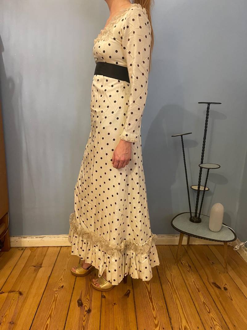 1920Er Jahre Größe S Polka Dot Schwarz-Weißes Langes Kleid True Vintage 1920Er Jahre Größe S Polka Dot Schwarz-Weißes Langes Kleid True Vintage von JosuDeJosusVintagesh