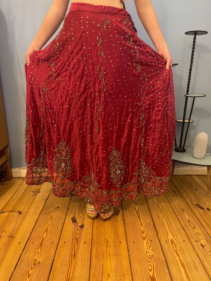 Bollywood Rock Arabisch Indien Rot Gold Bestickt Gr M Bollywood Rock Arabisch Indien Rot Gold Bestickt Gr M von JosuDeJosusVintagesh