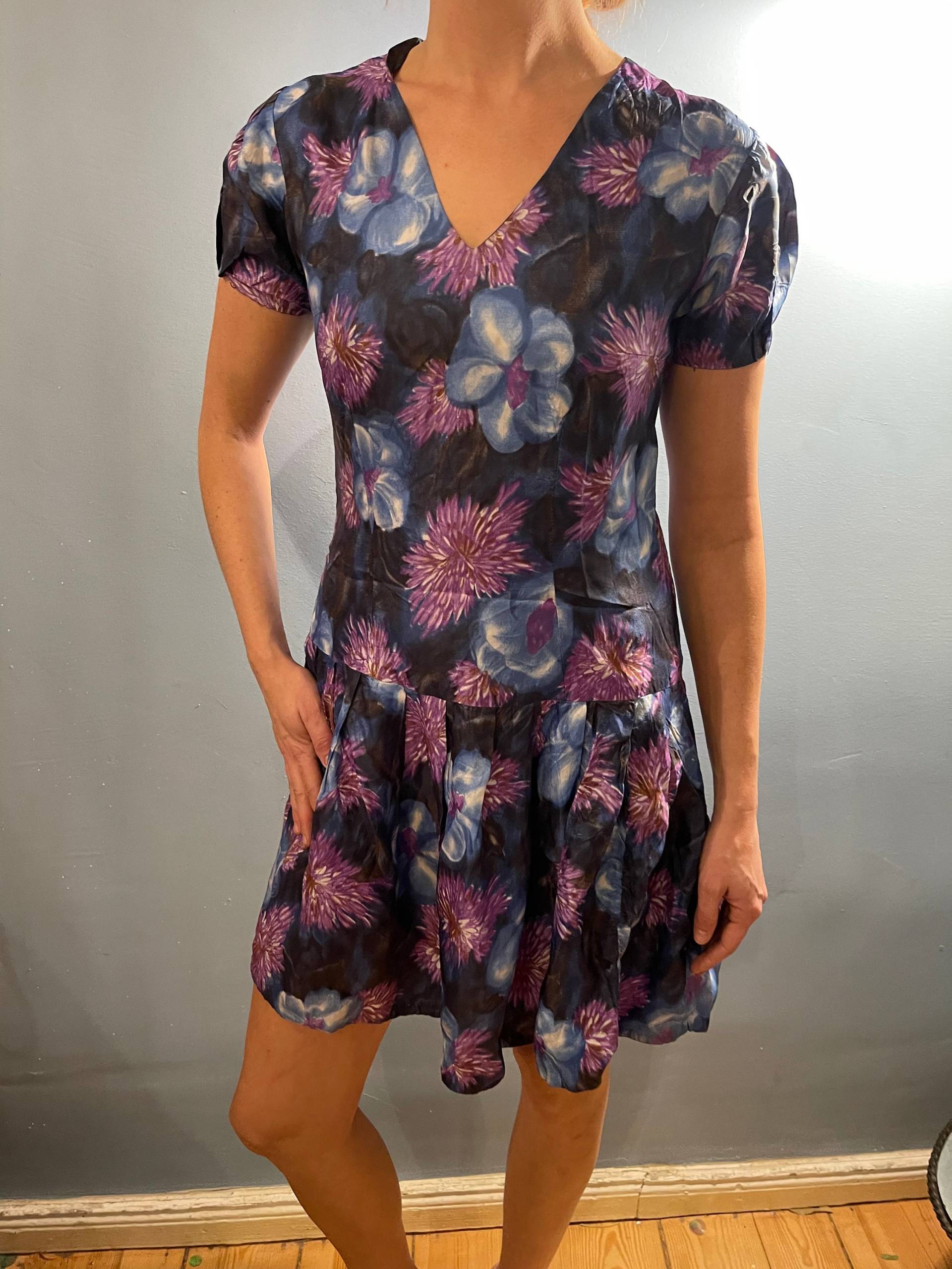 Kleid Mit Blumen Sommer Vibes Größe M Bis L von JosuDeJosusVintagesh