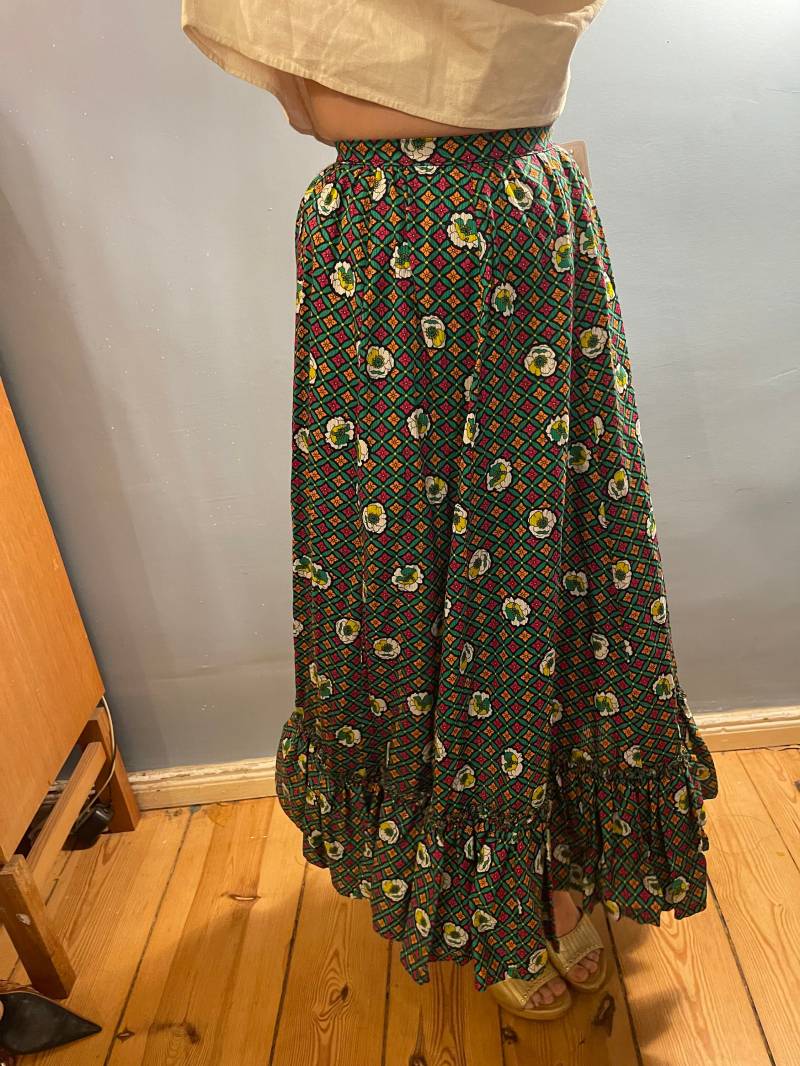 Rock Mit Gemischten Farben Perfekt Für Sommer Festival Größe S 1970Er in Voller Länge Hippie Blume Rock Mit Gemischten Farben Perfekt Für Sommer Festival Größe S 1970Er in Voller Länge Hippie Blume von JosuDeJosusVintagesh