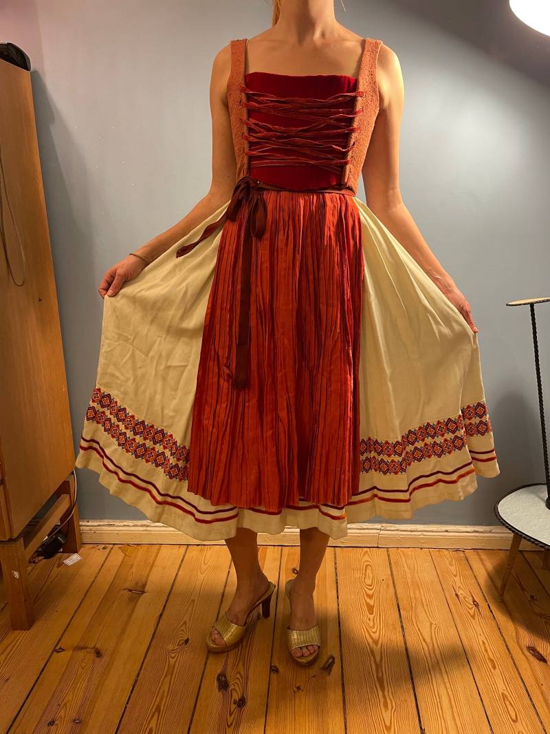 Rot Und Weiß Bayern Dress Größe M Bis Große Bier Oktoberfest Bayer Munchen Bierkiste Rot Und Weiß Bayern Dress Größe M Bis Große Bier Oktoberfest Bayer Munchen Bierkiste von JosuDeJosusVintagesh